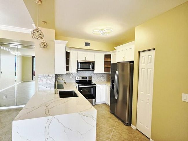 PH1-10 - 651 Okeechobee Blvd, Condo with 2 bedrooms, 2 bathrooms and null parking in West Palm Beach FL | Image 5
