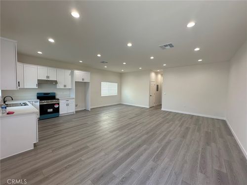 10060 Pinewood Ave, Tujunga, CA, 91042-2428 | Card Image