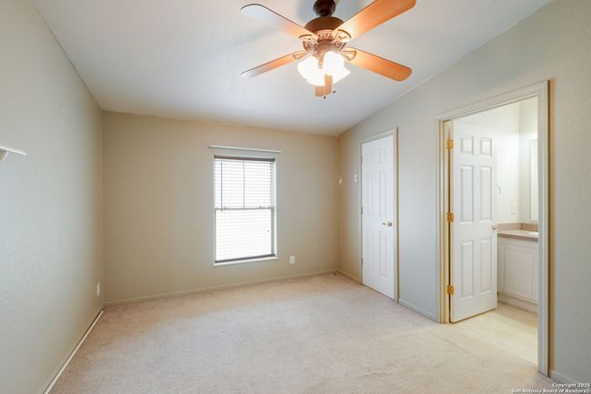 1075 Quail Run, House other with 3 bedrooms, 4 bathrooms and null parking in Lytle TX | Image 19