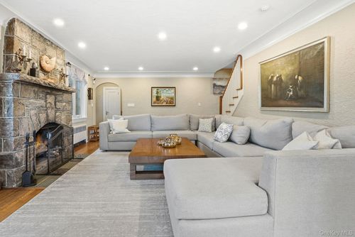 185 Fenimore Rd, New Rochelle, NY, 10804-2141 | Card Image