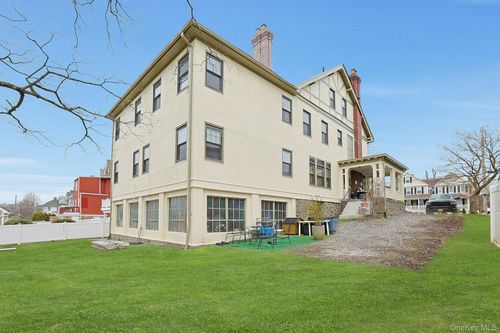 39 Neptune Ave, New Rochelle, NY, 10805-1401 | Card Image