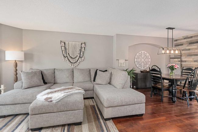 257 Cramond Close Se, Home with 4 bedrooms, 1 bathrooms and 2 parking in Calgary AB | Image 5