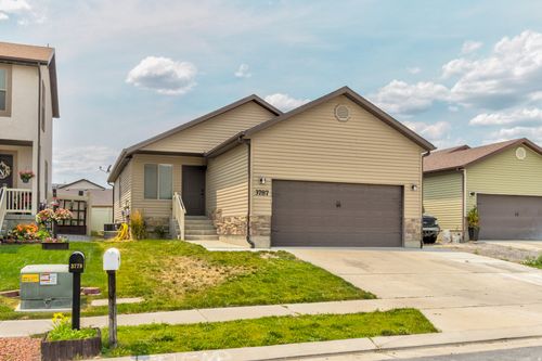 3787 N Tumwater Ln, Eagle Mountain, UT, 84005-6300 | Card Image