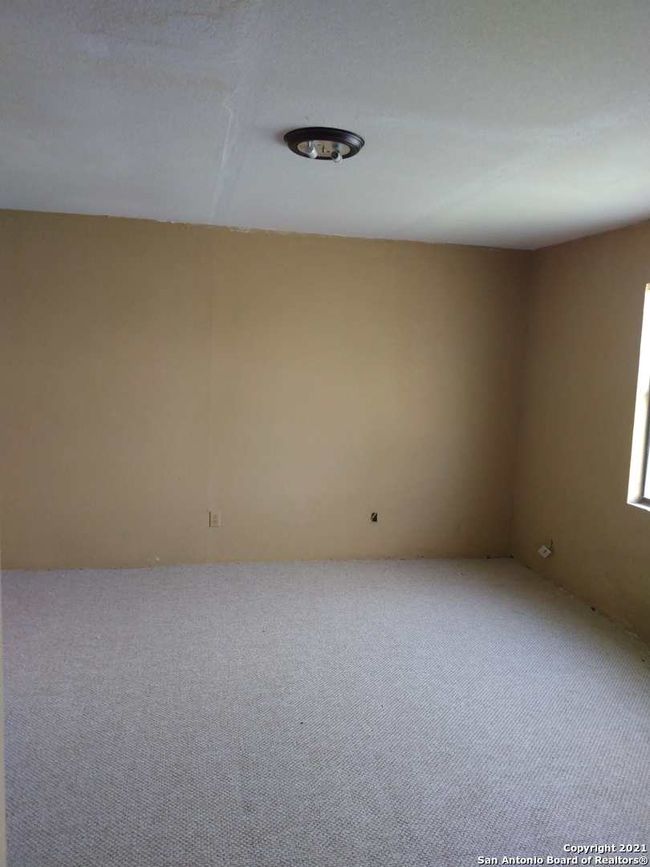 111 Austin St, House other with 5 bedrooms, 2 bathrooms and null parking in Asherton TX | Image 7