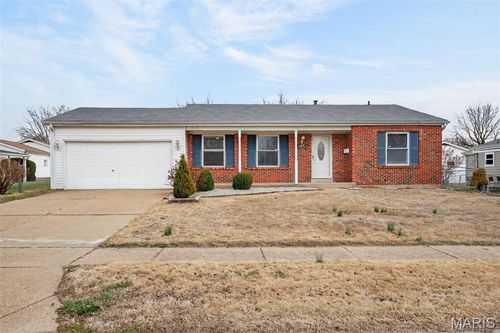 525 Fox Crest Dr, Hazelwood, MO, 63042-1450 | Card Image