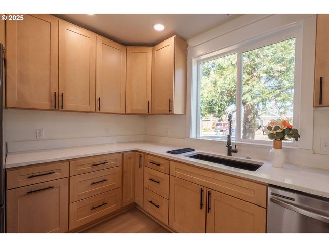 535 E St, House other with 4 bedrooms, 3 bathrooms and 1 parking in Independence OR | Image 12