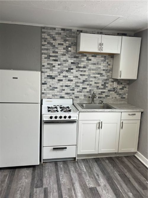 apt-9-1079 3rd Ave, New Kensington, PA, 15068-6227 | Card Image