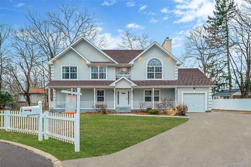 6 Denmark Ct, Huntington, NY, 11743-4734 | Card Image