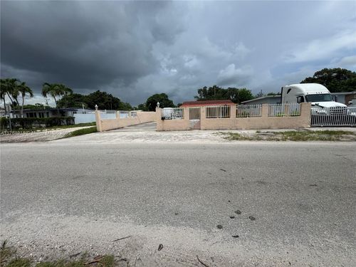 3041 Nw 95th Ter, Miami, FL, 33147-2331 | Card Image