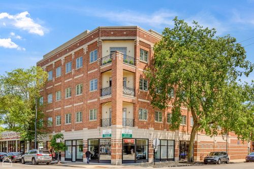 202-4705 S Champlain Ave, Chicago, IL, 60615-1586 | Card Image