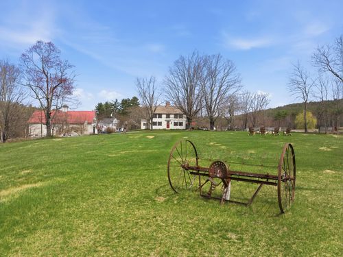 5 Old Manchester Rd, Amherst, NH, 03031-1725 | Card Image