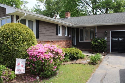 225 Braemoor Rd, Brockton, MA, 02301-3007 | Card Image