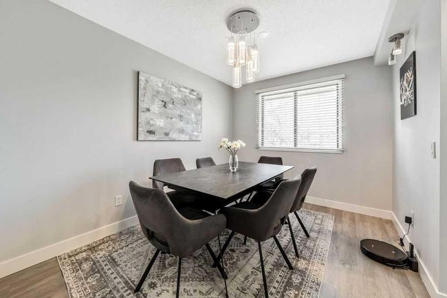 6 Glamis Gardens Sw, Home with 3 bedrooms, 2 bathrooms and 2 parking in Calgary AB | Image 10