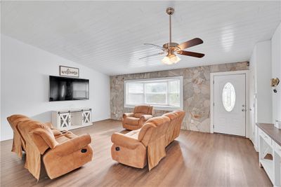 1325 5th Avenue Sw, House other with 3 bedrooms, 2 bathrooms and null parking in Vero Beach FL | Image 3