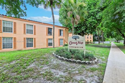 F20 - 7230 Fairway Dr, Condo with 2 bedrooms, 1 bathrooms and null parking in Miami Lakes FL | Image 1