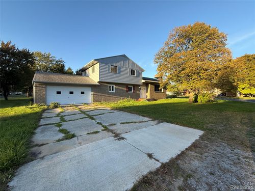 3306 Burlington Dr, Saginaw, MI, 48601-6912 | Card Image