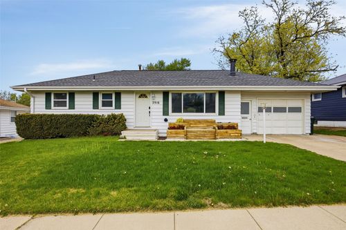 2916 Schultz Dr Nw, Cedar Rapids, IA, 52405-2120 | Card Image