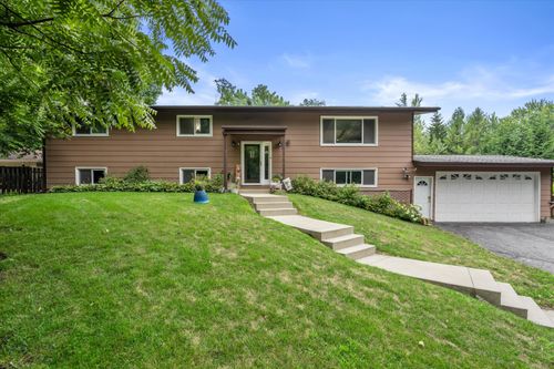 W153N9940 Neptune Dr, Germantown, WI, 53022-5220 | Card Image