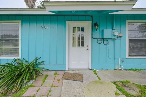 201 W 3rd St, Rockport, TX, 78382-4543 | Card Image