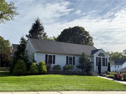4 Village Rd, Bradford, RI, 02808-1436 | Card Image