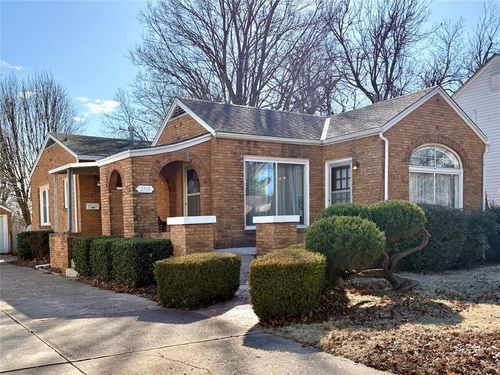 2105 W Broadway Avenue, Enid, OK, 73703 | Card Image