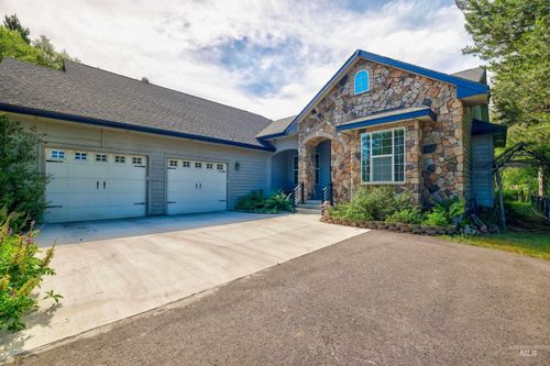 39 Grand Fir, Donnelly, ID, 83615-4710 | Card Image