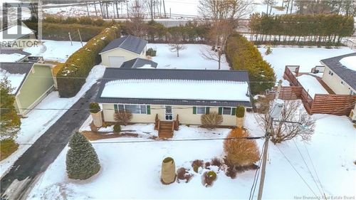 35 Thomas Ave, Saint Andrews, NB, E5B2M7 | Card Image