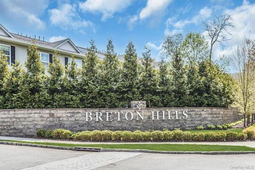 704-704 Breton Way, Glen Cove, NY, 11542-2666 | Card Image