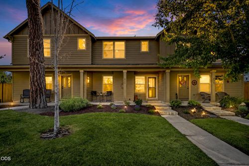 820 N Hindeman St, Sisters, OR, 97759-3127 | Card Image