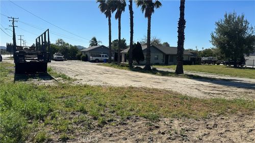 19083 Santa Ana Ave, Bloomington, CA, 92316-2837 | Card Image