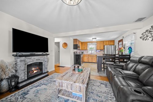 45 Applevale Dr, Dover, NH, 03820-4233 | Card Image