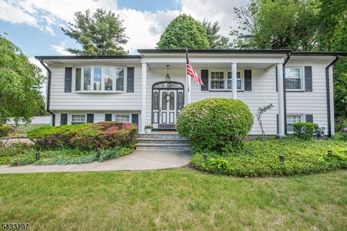 31 Grover Dr, Wayne, NJ, 07470-3830 | Card Image