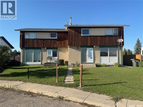 9B Maple Pl, Lanigan, SK, S0K | Card Image