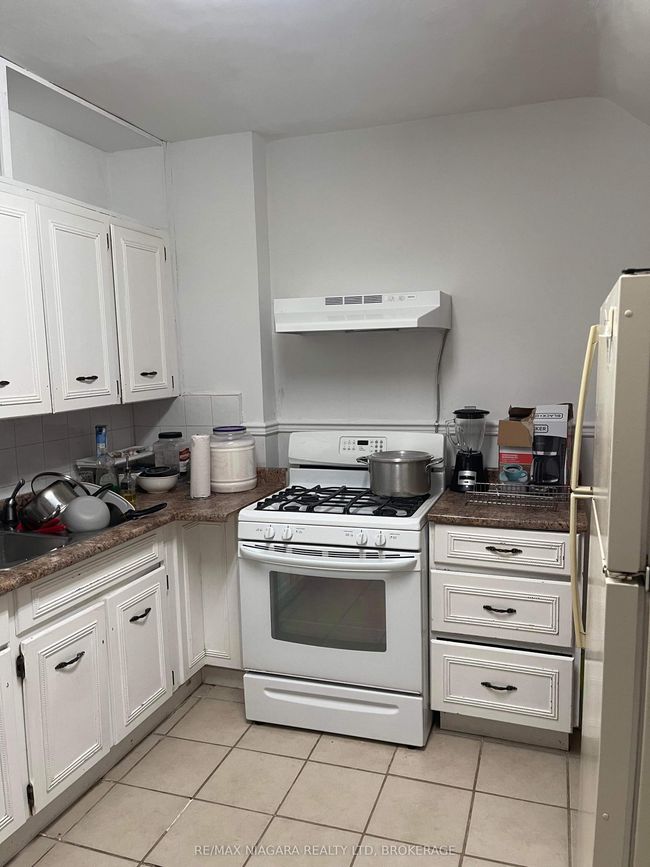 146 Burgar St, Home with 7 bedrooms, 3 bathrooms and 3 parking in Welland ON | Image 23