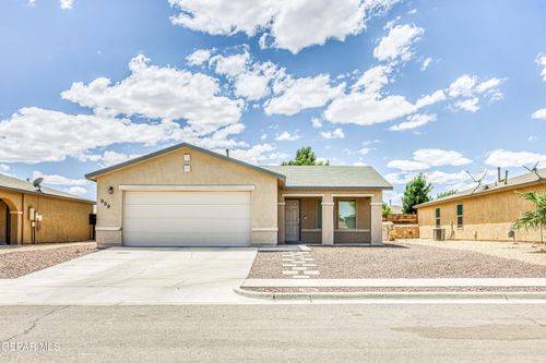 909 Talavera Dr, Horizon City, TX, 79928-2402 | Card Image