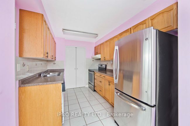 1002 - 1320 Mississauga Valley Blvd, Condo with 3 bedrooms, 2 bathrooms and 2 parking in Mississauga ON | Image 11