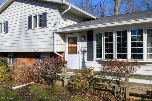6041 Firwood Rd, Mentor-on-the-Lake, OH, 44060-2933 | Card Image