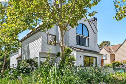 3300 Southridge Dr, Richmond, CA, 94806-5245 | Card Image