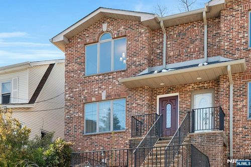 573 Kearney Ave, Cliffside Park, NJ, 07010-2224 | Card Image