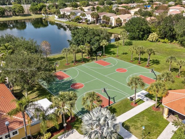 12468 Sw 44 Th Ct, Townhouse with 3 bedrooms, 3 bathrooms and null parking in Miramar FL | Image 27