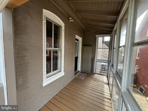 235 E Washington St, CHAMBERSBURG, PA, 17201-2522 | Card Image