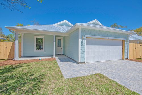18 Wood Ave, Panama City, FL, 32404-7447 | Card Image