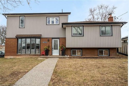8 Banff Dr, Hamilton, ON, L8T3B5 | Card Image