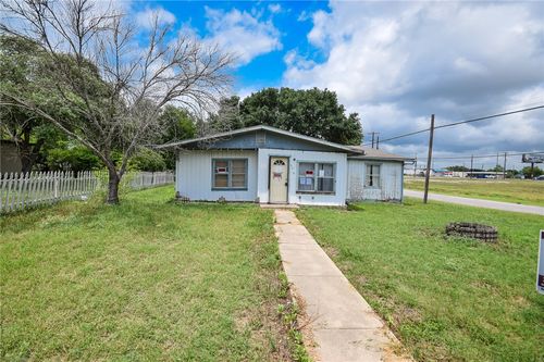 800 Brown St, George West, TX, 78022-3570 | Card Image