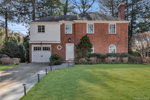 96 Quaker Ridge Rd, Manhasset, NY, 11030-3316 | Card Image