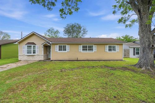 2117 Estate Dr, Deer Park, TX, 77536-5811 | Card Image