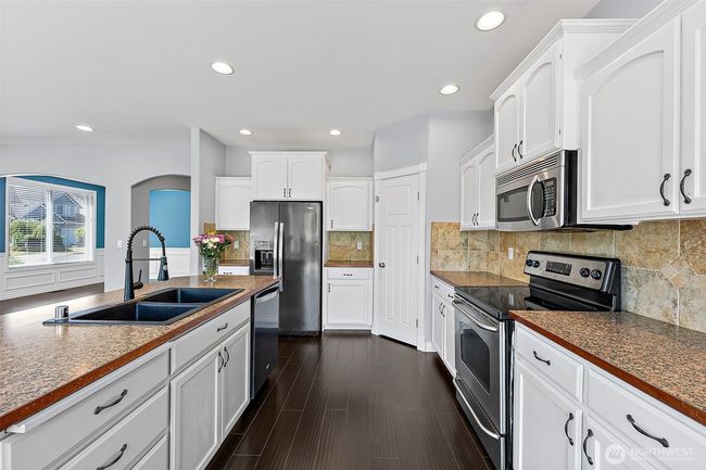 1208 Goldfinch Ave Sw, House other with 5 bedrooms, 3 bathrooms and 3 parking in Orting WA | Image 11