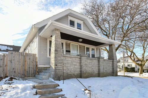 5327 W Wright St, Milwaukee, WI, 53210-2758 | Card Image