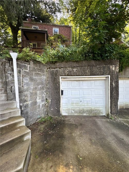 8 Wilkins Rd, Pittsburgh, PA, 15221-3632 | Card Image