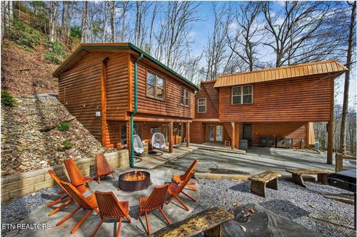 734 Heiden Dr, Gatlinburg, TN, 37738-3914 | Card Image